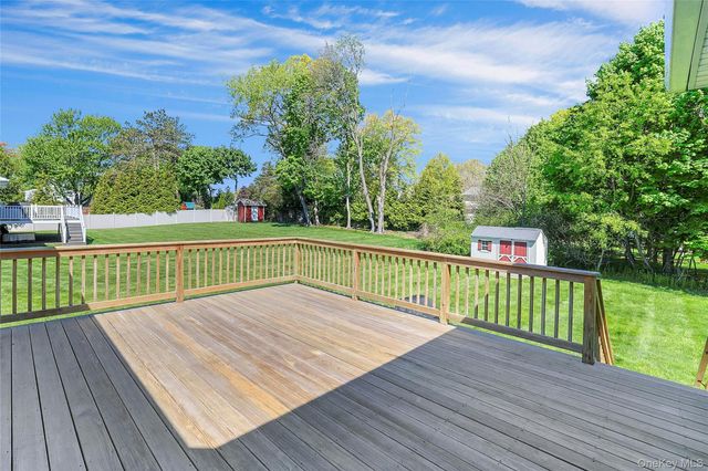 21 Kreuz Drive, West Nyack, NY 10994