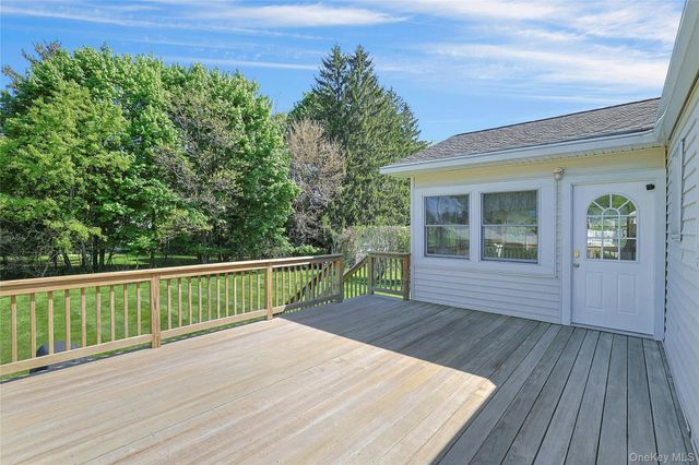 21 Kreuz Drive, West Nyack, NY 10994