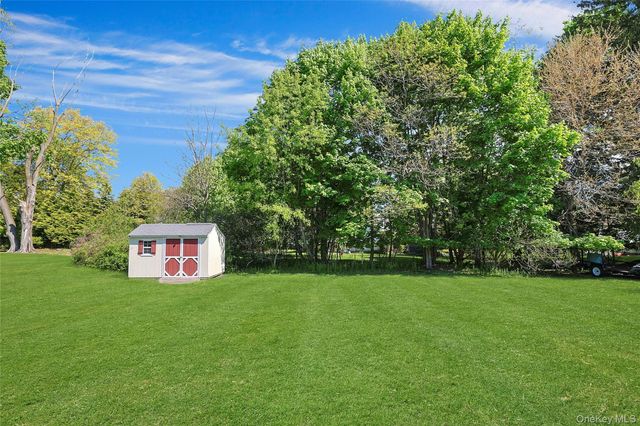 21 Kreuz Drive, West Nyack, NY 10994