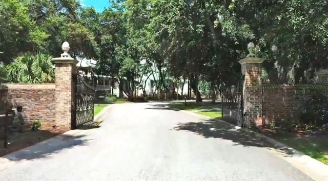 628 Parrot Point Drive, Charleston, SC 29412