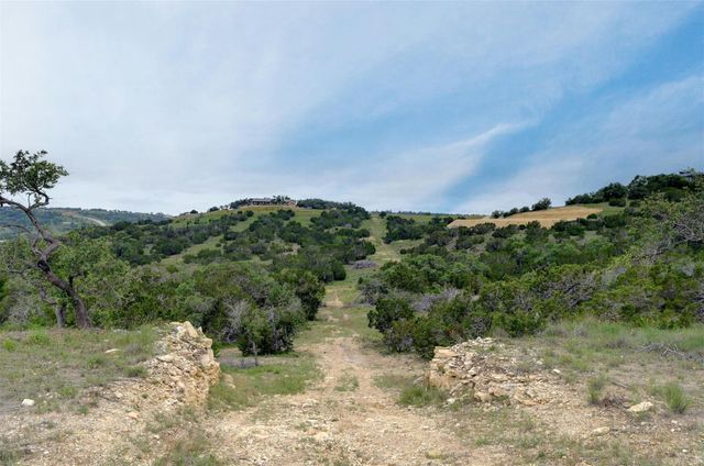 523 Big Sky CT, Blanco, TX 78606