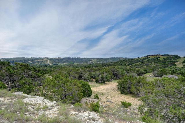 523 Big Sky CT, Blanco, TX 78606