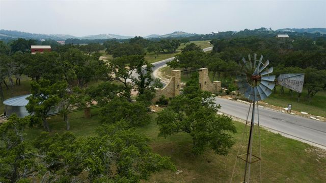 523 Big Sky CT, Blanco, TX 78606