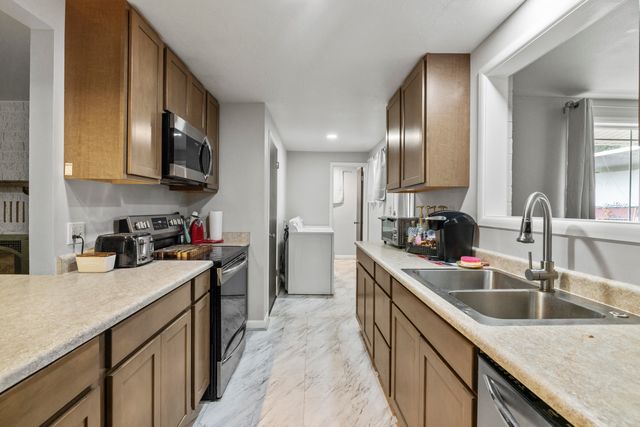 5714 Schiesel Avenue, Klamath Falls, OR 97603