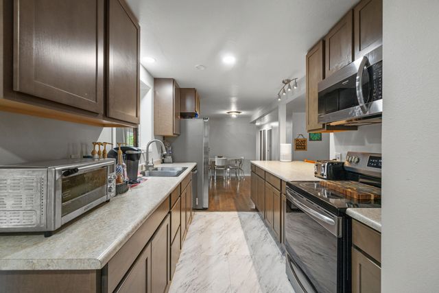 5714 Schiesel Avenue, Klamath Falls, OR 97603