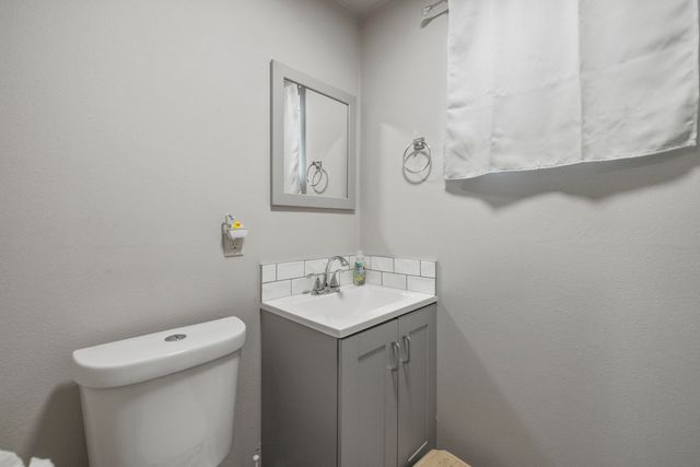 5714 Schiesel Avenue, Klamath Falls, OR 97603