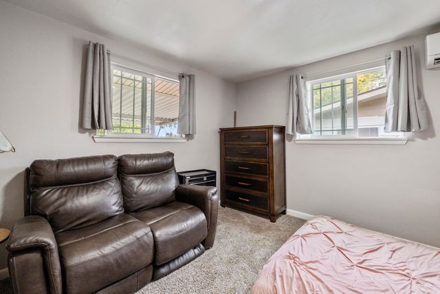 5714 Schiesel Avenue, Klamath Falls, OR 97603