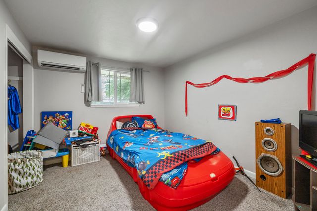 5714 Schiesel Avenue, Klamath Falls, OR 97603