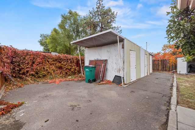 5714 Schiesel Avenue, Klamath Falls, OR 97603