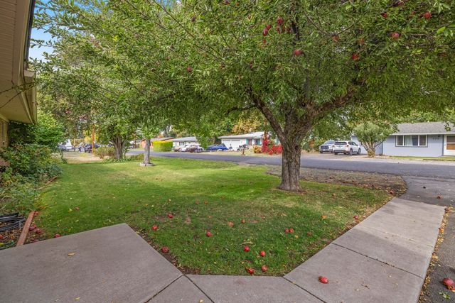 5714 Schiesel Avenue, Klamath Falls, OR 97603