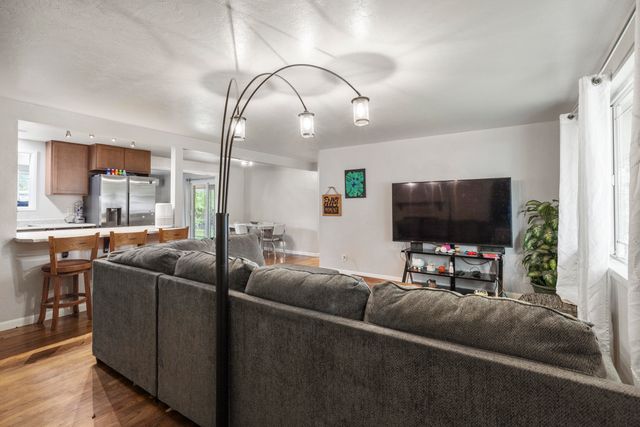 5714 Schiesel Avenue, Klamath Falls, OR 97603