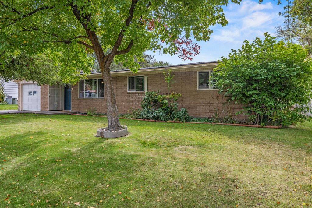 5714 Schiesel Avenue, Klamath Falls, OR 97603