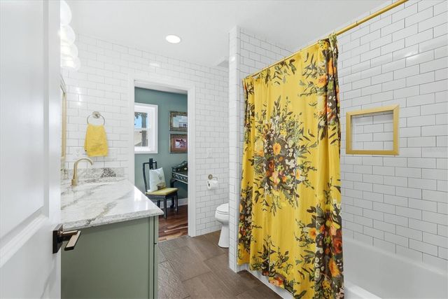 5378 SARAPOINTE COURT, Sarasota, FL 34232