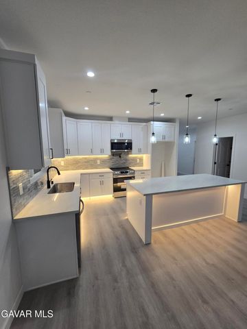 10401 N Loop Boulevard, California City, CA 93505