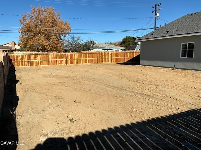 10401 N Loop Boulevard, California City, CA 93505