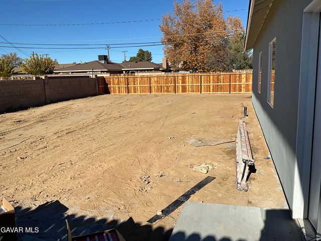 10401 N Loop Boulevard, California City, CA 93505