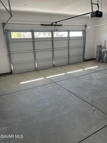 10401 N Loop Boulevard, California City, CA 93505