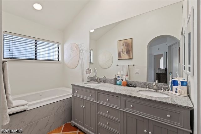 2294 Anchorage LN B, Naples, FL 34104