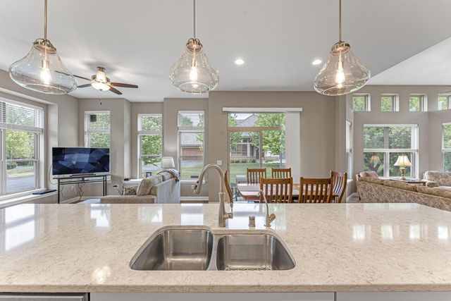 21975 W North AVENUE, Brookfield, WI 53045