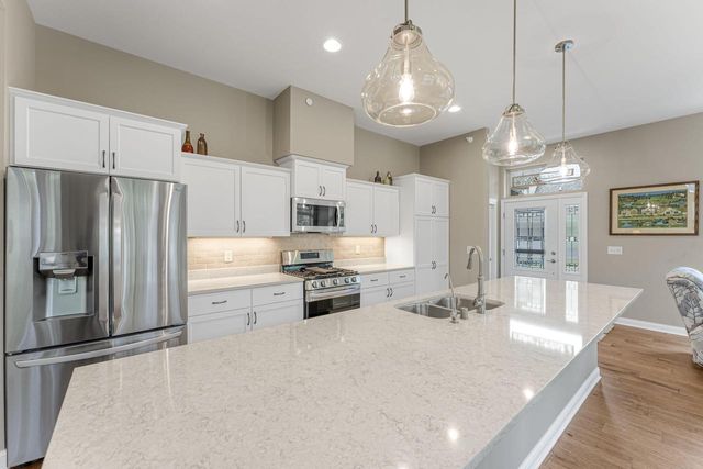 21975 W North AVENUE, Brookfield, WI 53045