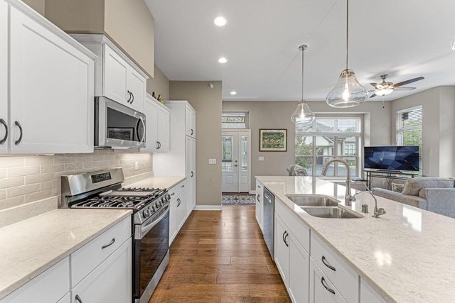 21975 W North AVENUE, Brookfield, WI 53045