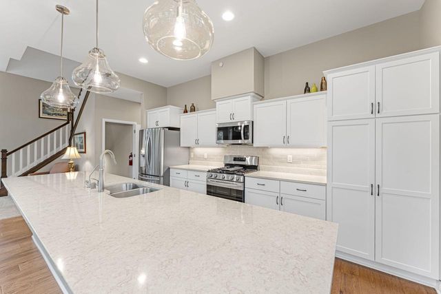 21975 W North AVENUE, Brookfield, WI 53045