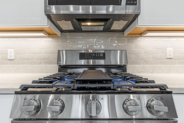 21975 W North AVENUE, Brookfield, WI 53045