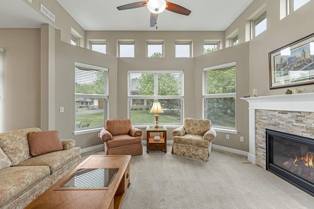21975 W North AVENUE, Brookfield, WI 53045