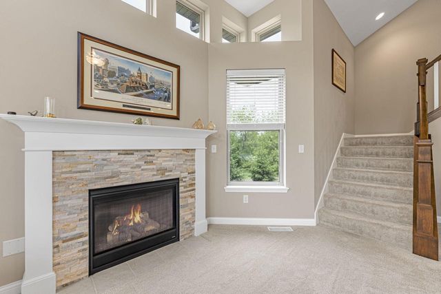 21975 W North AVENUE, Brookfield, WI 53045