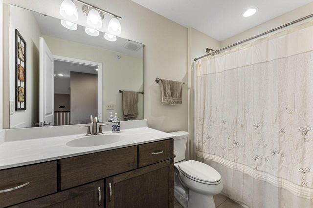 21975 W North AVENUE, Brookfield, WI 53045