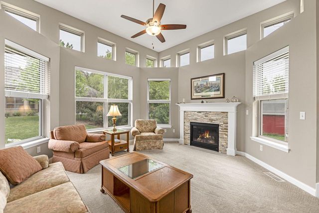 21975 W North AVENUE, Brookfield, WI 53045