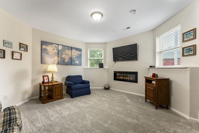 21975 W North AVENUE, Brookfield, WI 53045