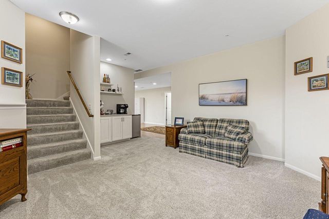 21975 W North AVENUE, Brookfield, WI 53045
