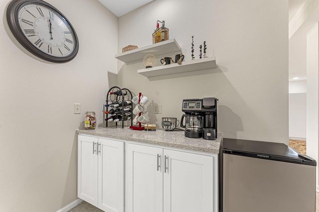 21975 W North AVENUE, Brookfield, WI 53045