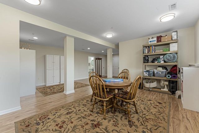 21975 W North AVENUE, Brookfield, WI 53045