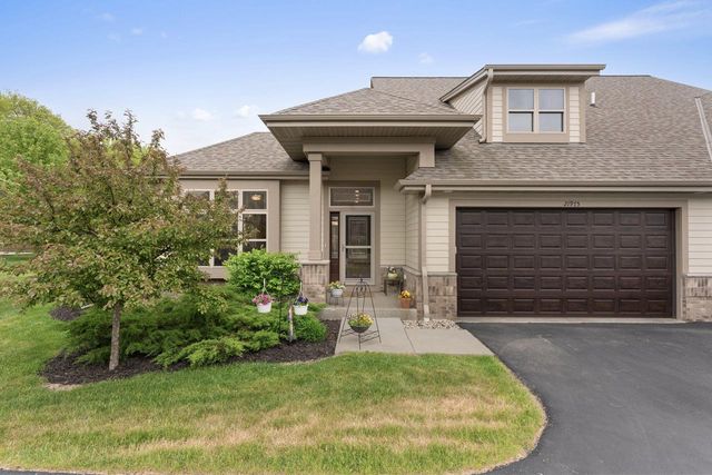 21975 W North AVENUE, Brookfield, WI 53045