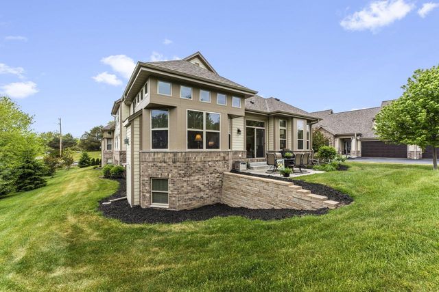 21975 W North AVENUE, Brookfield, WI 53045