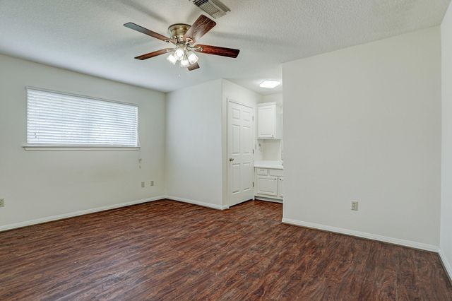 16711 N Wayne Lane 3, Pearland, TX 77584
