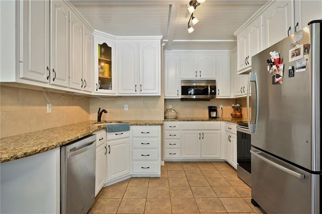 25 P Street, Lake Lotawana, MO 64086