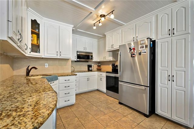 25 P Street, Lake Lotawana, MO 64086