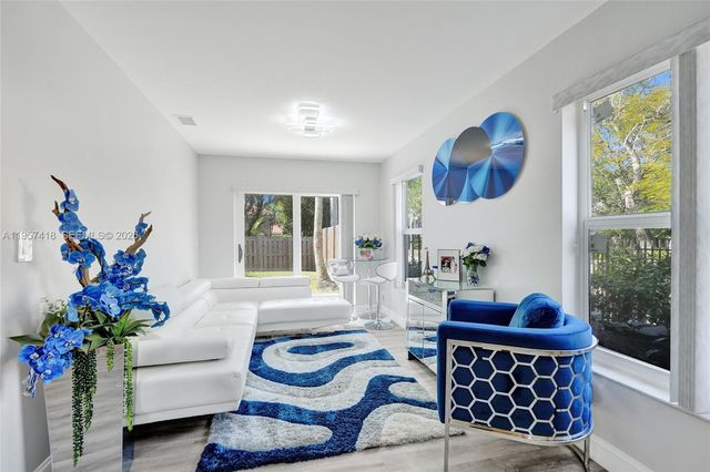 2001 Barcelona Ter 2001, Margate, FL 33063