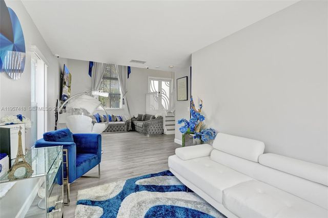 2001 Barcelona Ter 2001, Margate, FL 33063