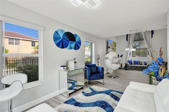 2001 Barcelona Ter 2001, Margate, FL 33063