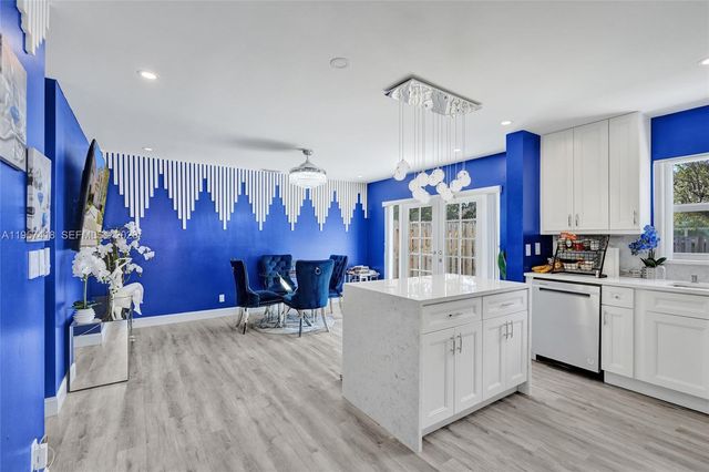 2001 Barcelona Ter 2001, Margate, FL 33063