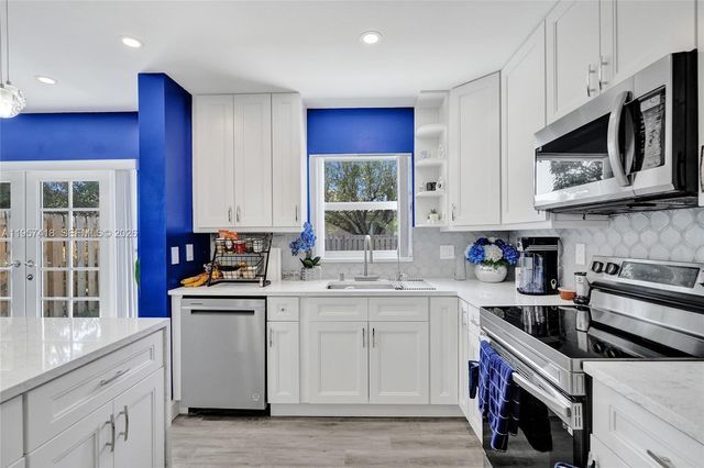 2001 Barcelona Ter 2001, Margate, FL 33063