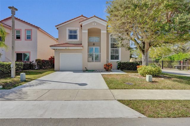 2001 Barcelona Ter 2001, Margate, FL 33063