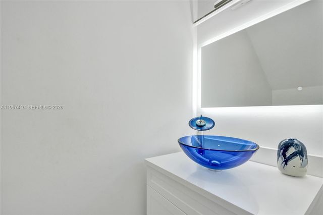 2001 Barcelona Ter 2001, Margate, FL 33063