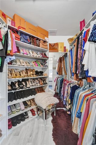 2001 Barcelona Ter 2001, Margate, FL 33063