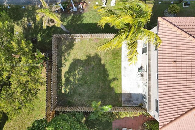 2001 Barcelona Ter 2001, Margate, FL 33063