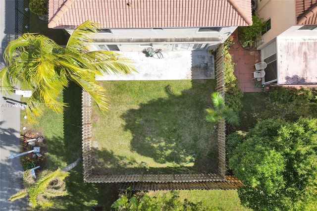 2001 Barcelona Ter 2001, Margate, FL 33063